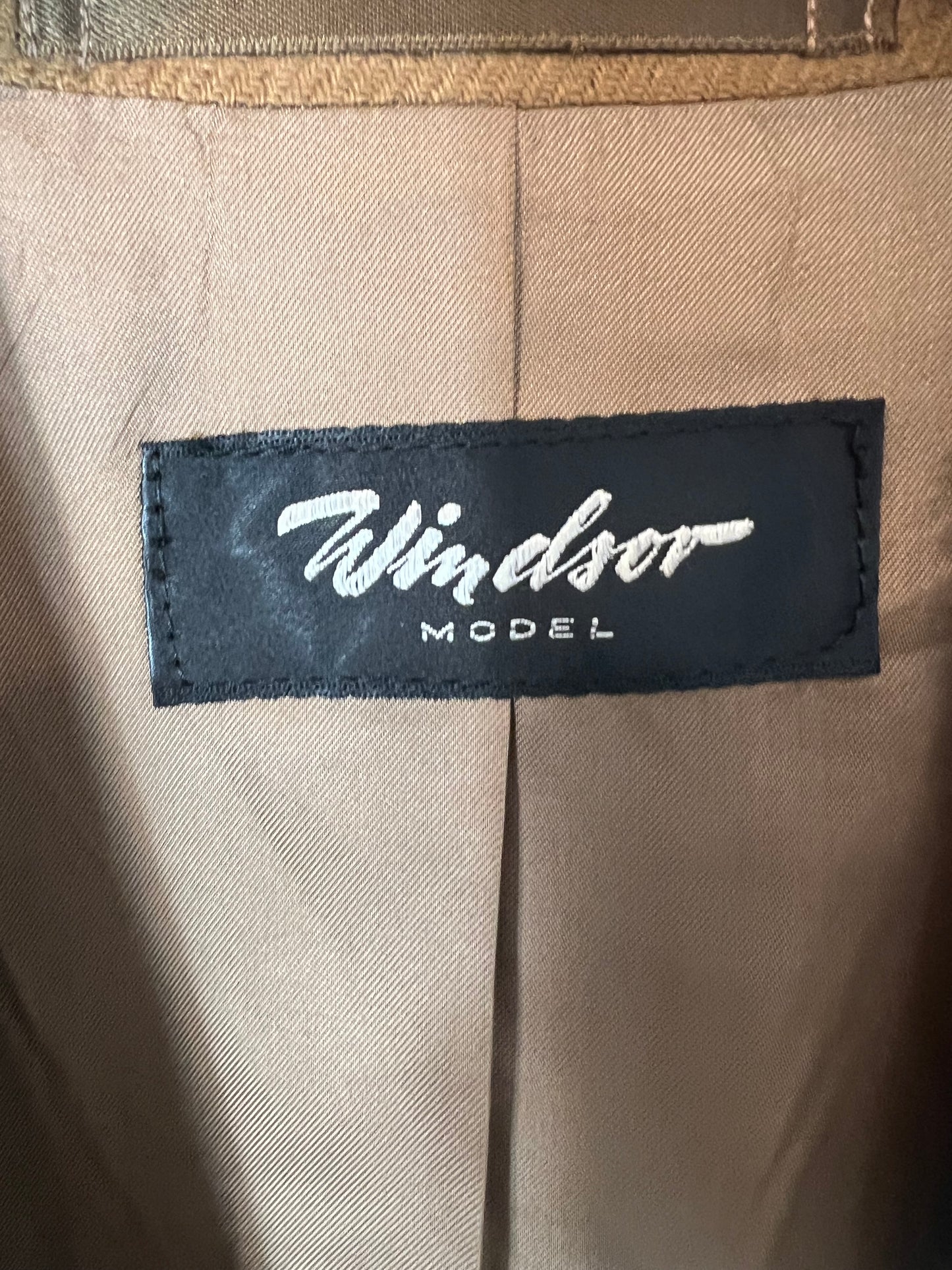 WINDSOR. Blazer cashmere camel detqlle cuello