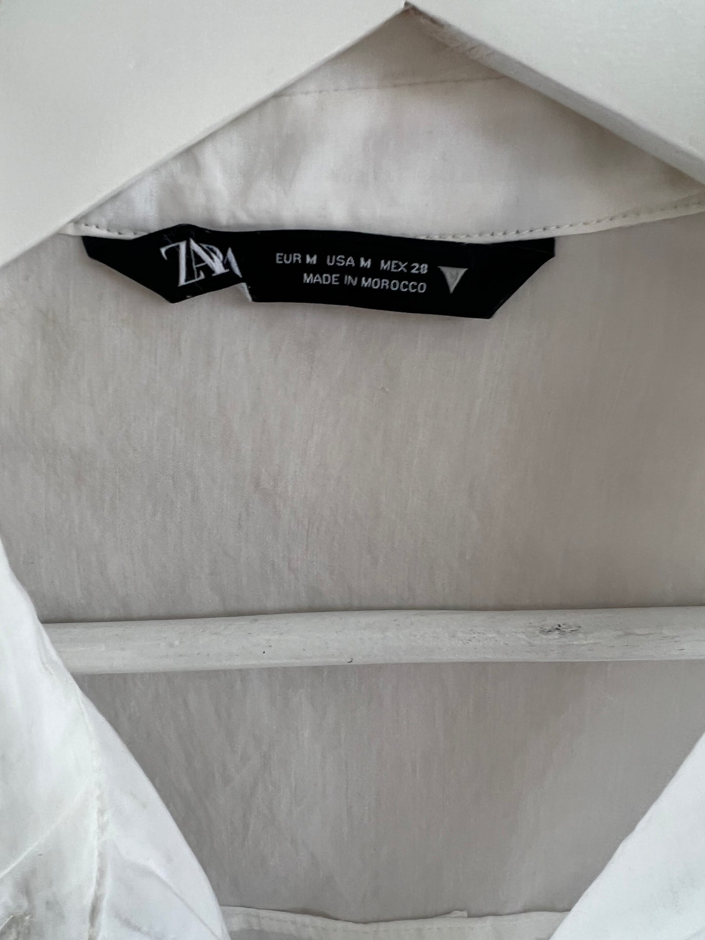 ZARA. White textured blouse with pockets. TM