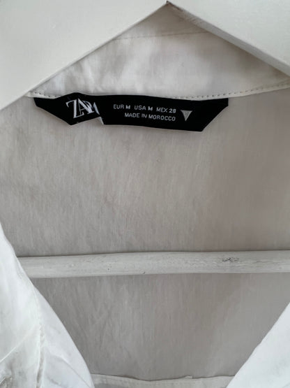 ZARA. White textured blouse with pockets. TM
