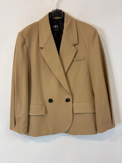 ZARA. Traje de chaqueta beige sastre