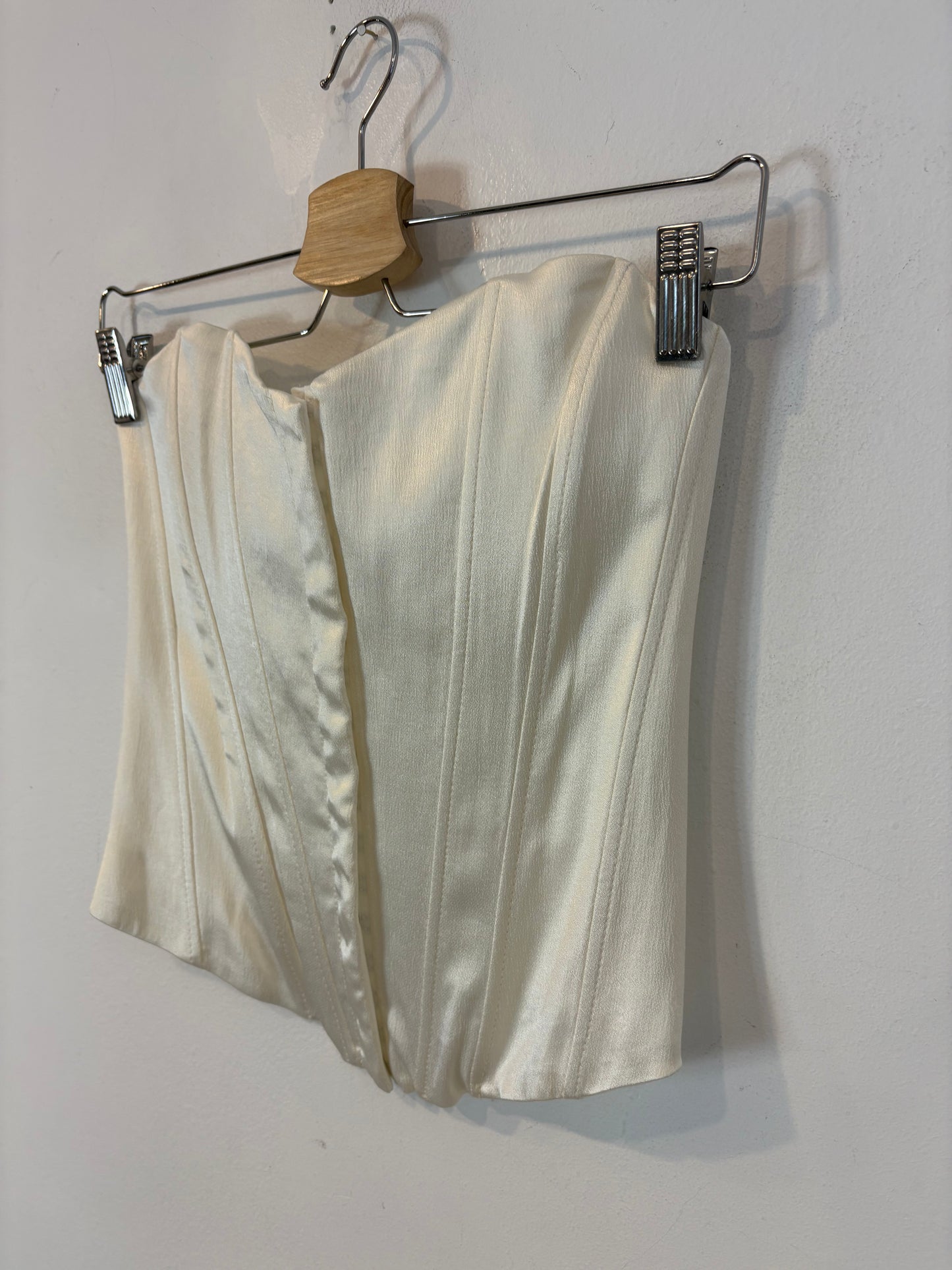 ZARA. Corsé satinado color crudo