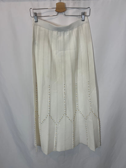 SCALPERS. Total look blanco con tachuelas T.m