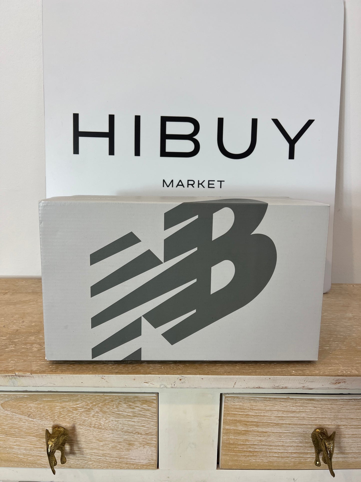 NEW BALANCE. Zapatillas grises texturas. T 38.5