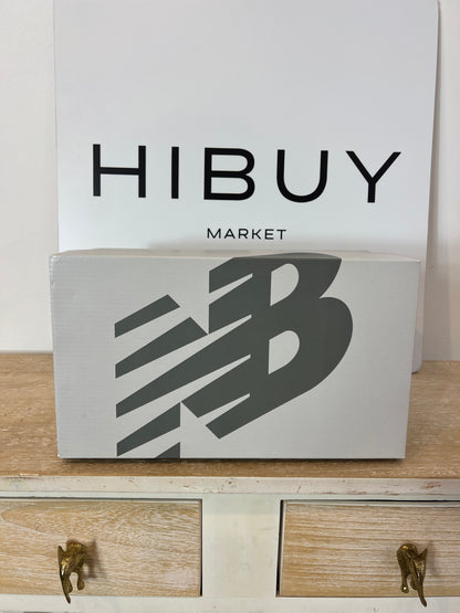 NEW BALANCE. Zapatillas grises texturas. T 38.5