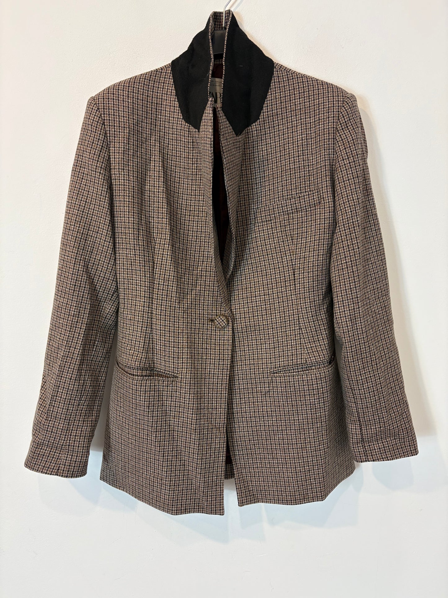 ZARA. Black stretch knit top. TL