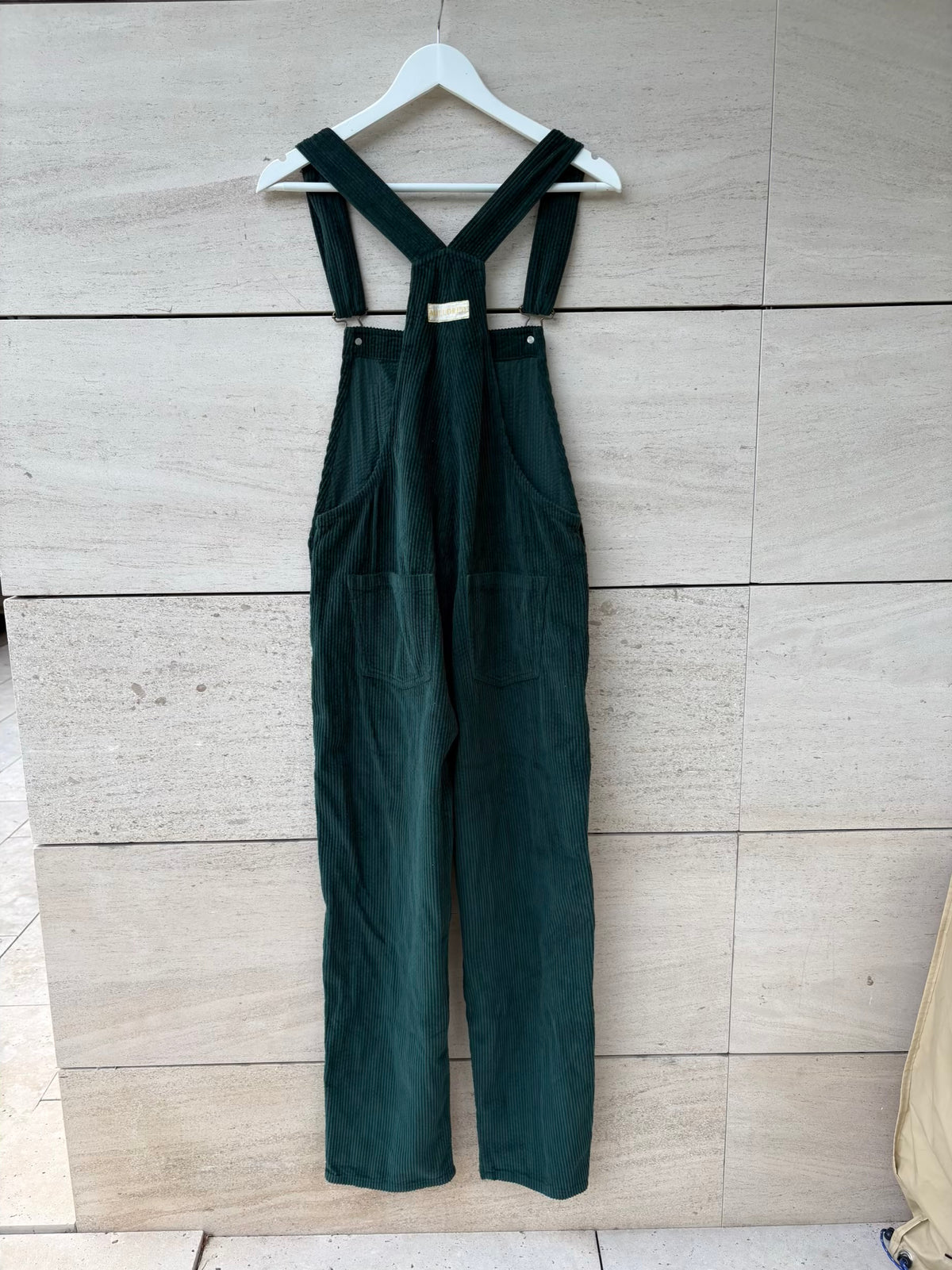 MILLDRED. Mono largo pana en verde