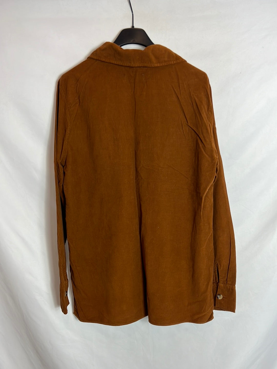 ZARA. Camisa micro pana  marrón bolsillo. T M