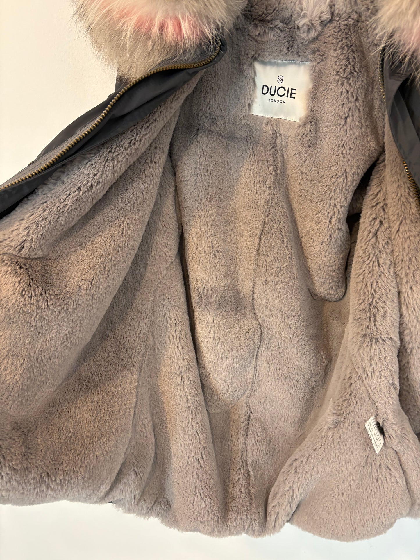 DUCIE. Parka gris pelo natural