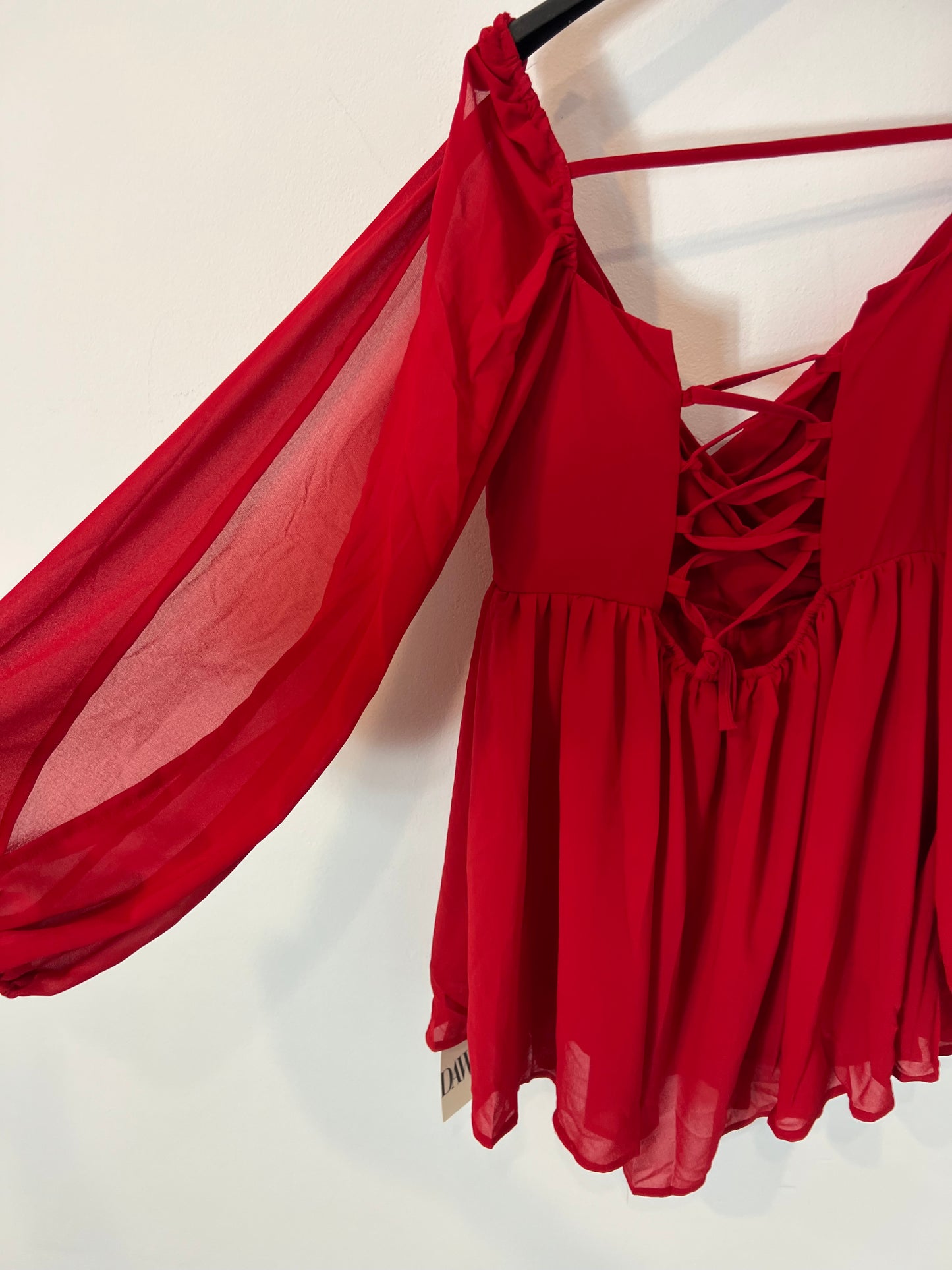 DAWN. Mono corto rojo fluido. T M