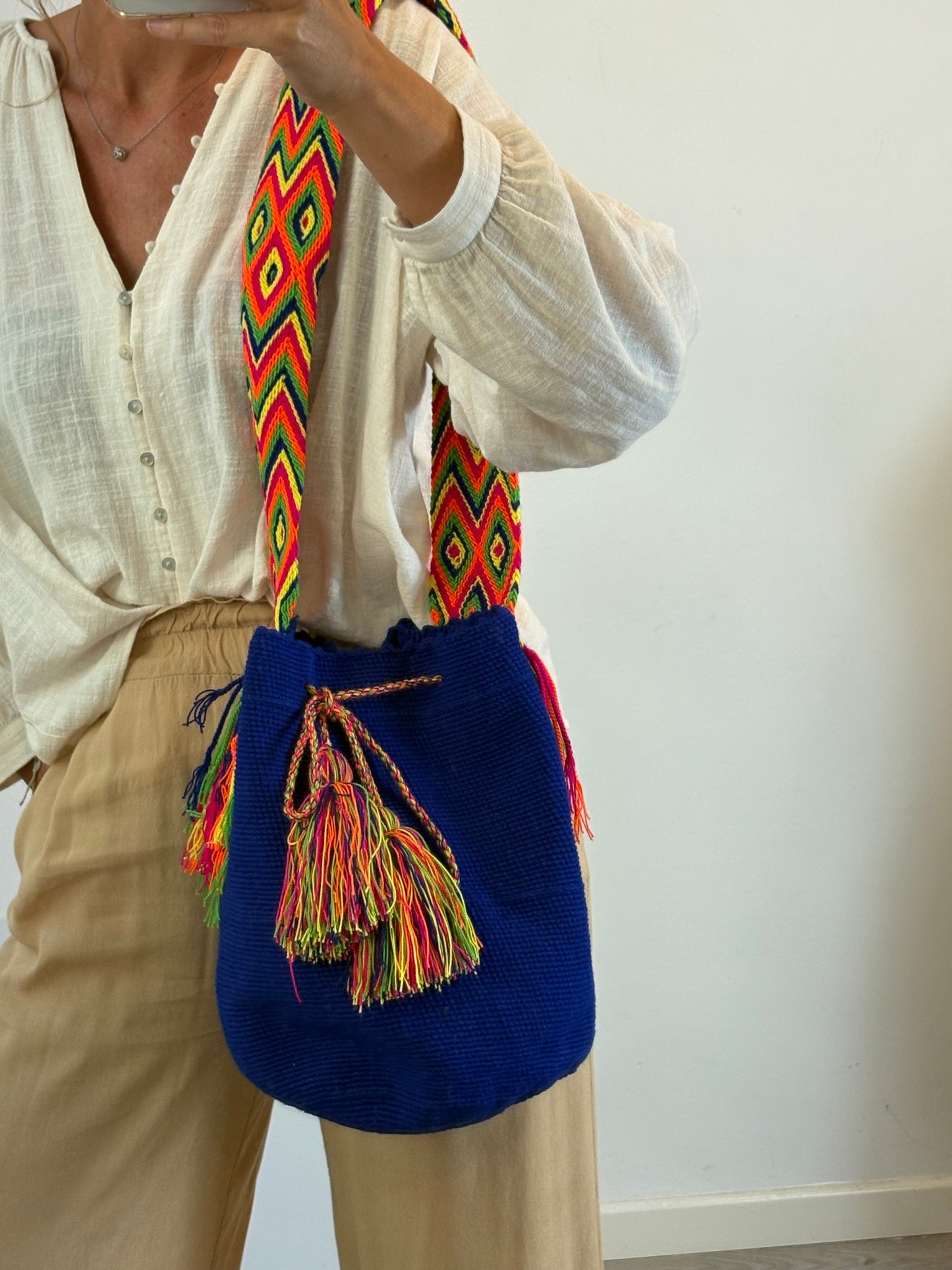 OTRAS. Bolso artesanal asa colores