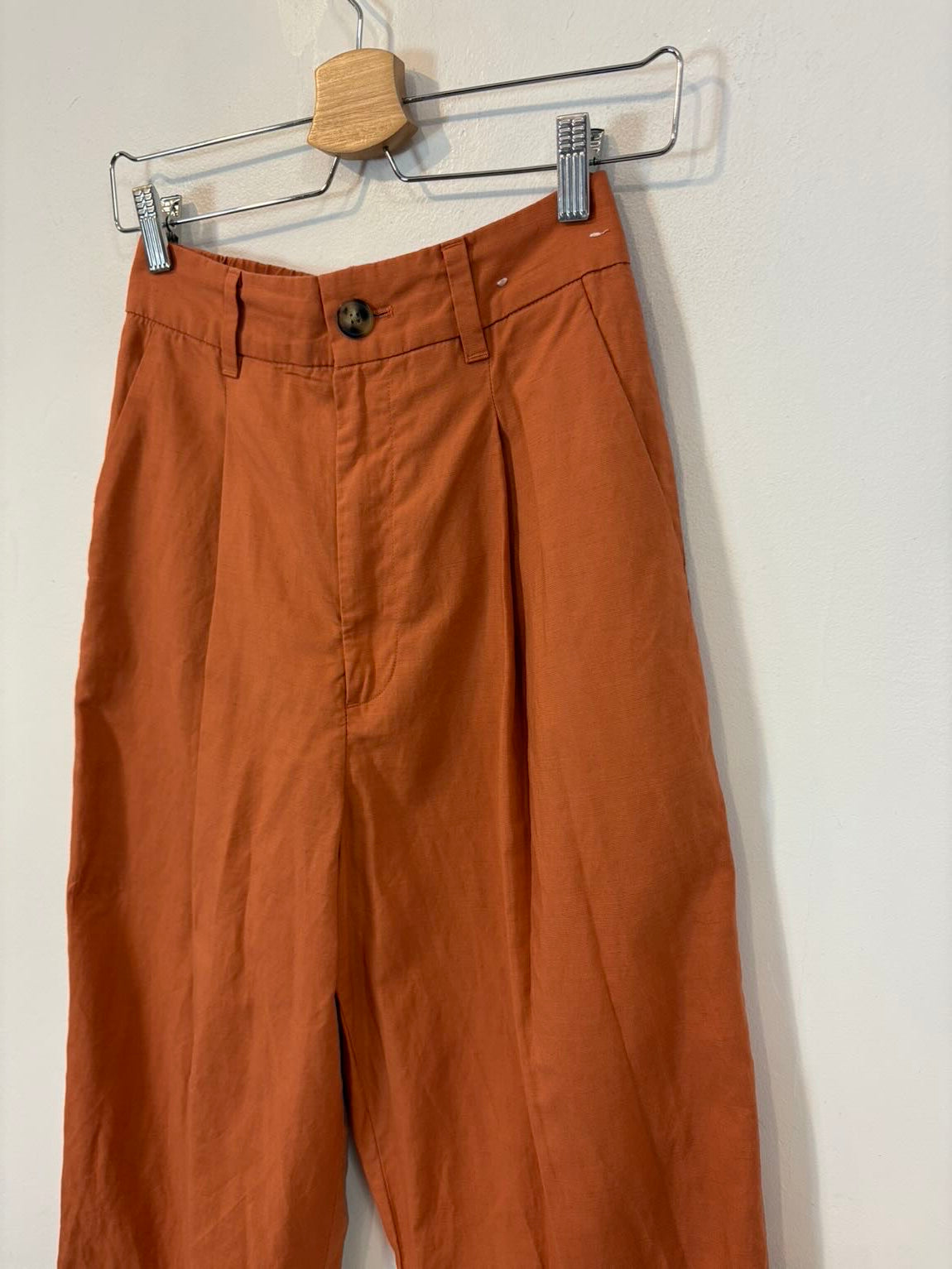 COMPTOIR DES COTONNIERS. Pantalón caldero pinzas con lino