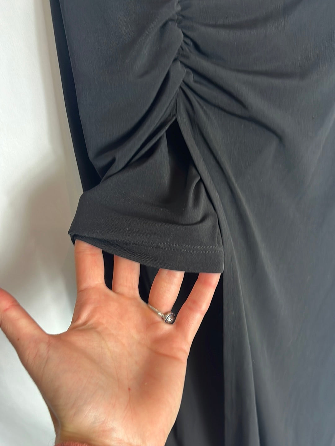 PULL&BEAR . Falda midi negra apertura . T S