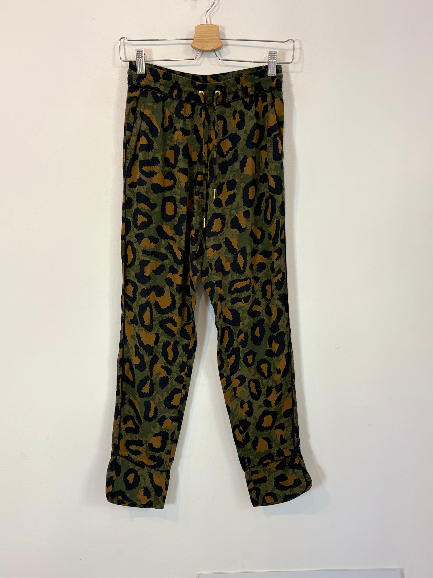 ZADIG & VOLTAIRE. Pantalón verde fluido camo