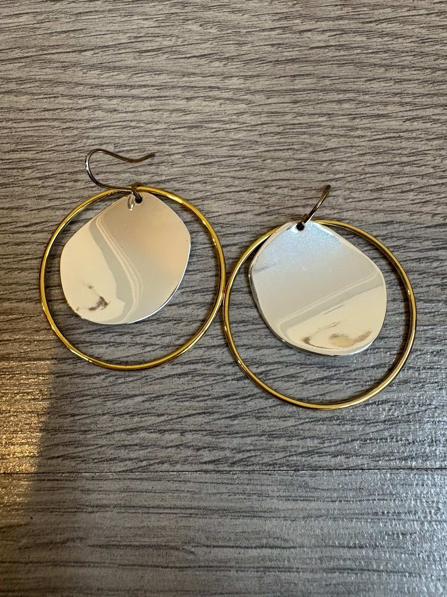 BIMBA Y LOLA. Pendientes circulares logo