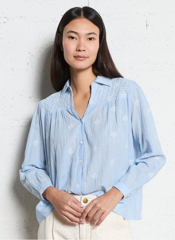 MAISON HOTEL. Blusa rosa bordados