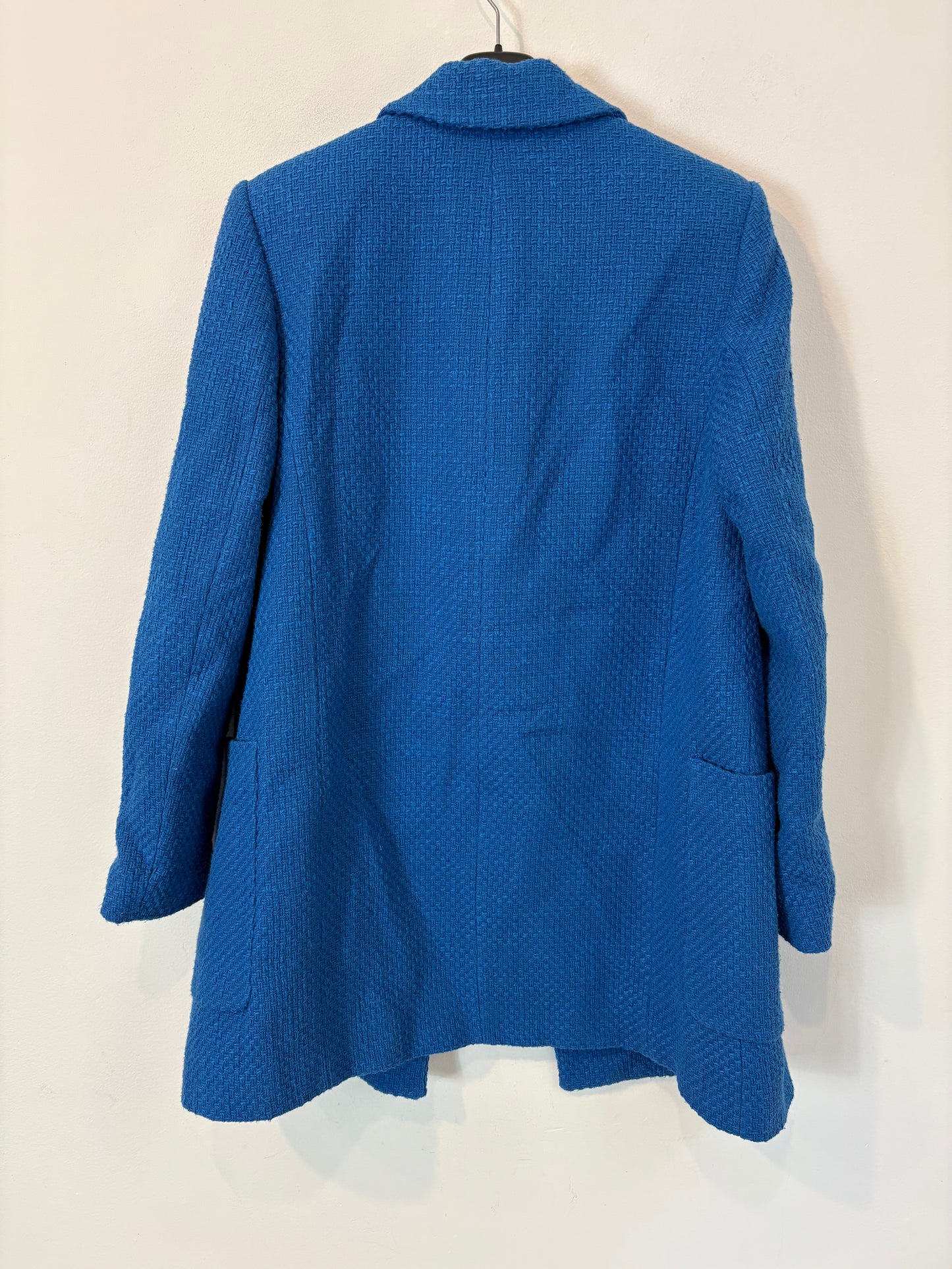 ZARA. Blazer larga tweed botones joya