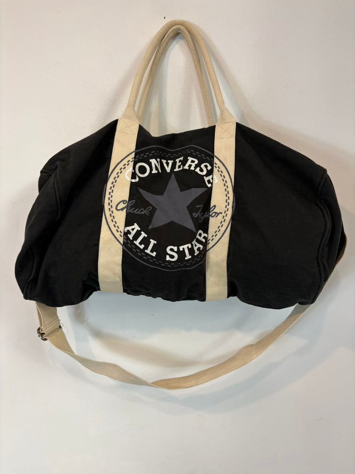 CONVERSE. Bolsa negra de viaje doble asa