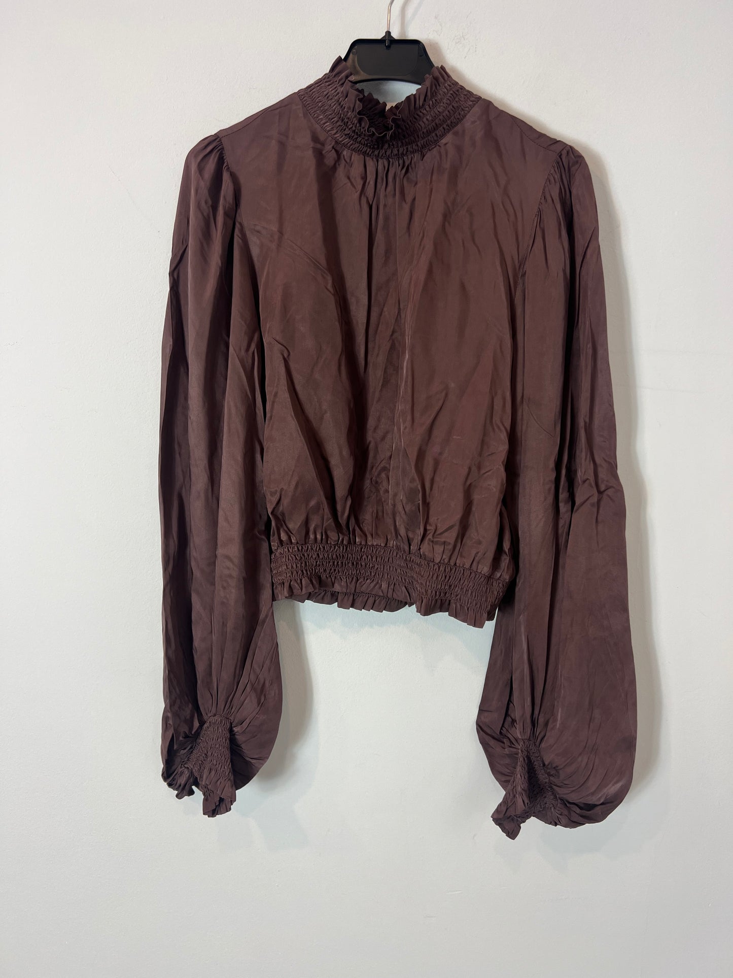 H&amp;M. Brown honeycomb Perkins collar blouse S.36