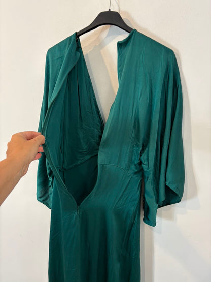UTERQÜE. Vestido largo satinado escote pico
