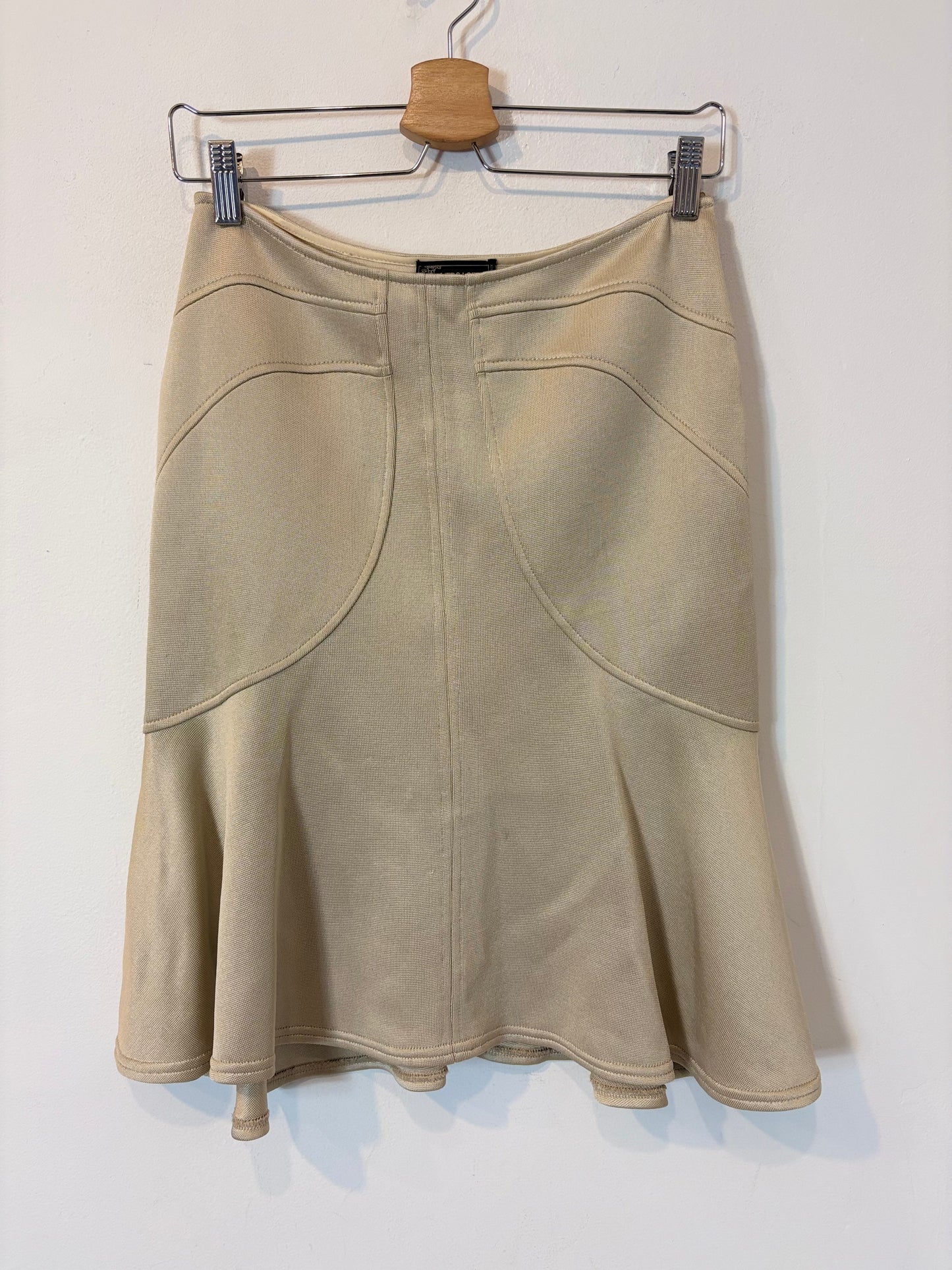 VERSACE. Falda elástica volante