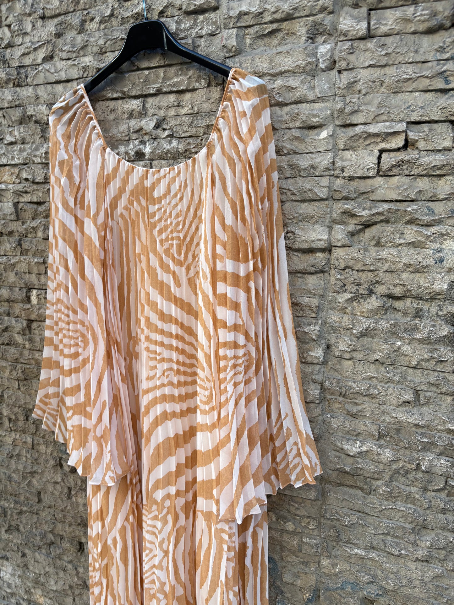 SÉZANE. Vestido plisado estampado