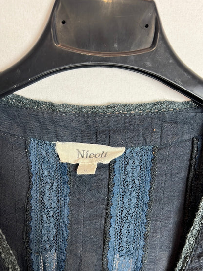 NICOLI. Blusa azul volante y encajes. T M
