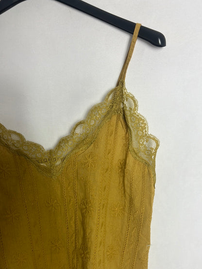 BASYCO. Top mostaza bordado T.s/m