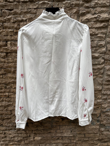 OTRAS. Blusa blanca flores