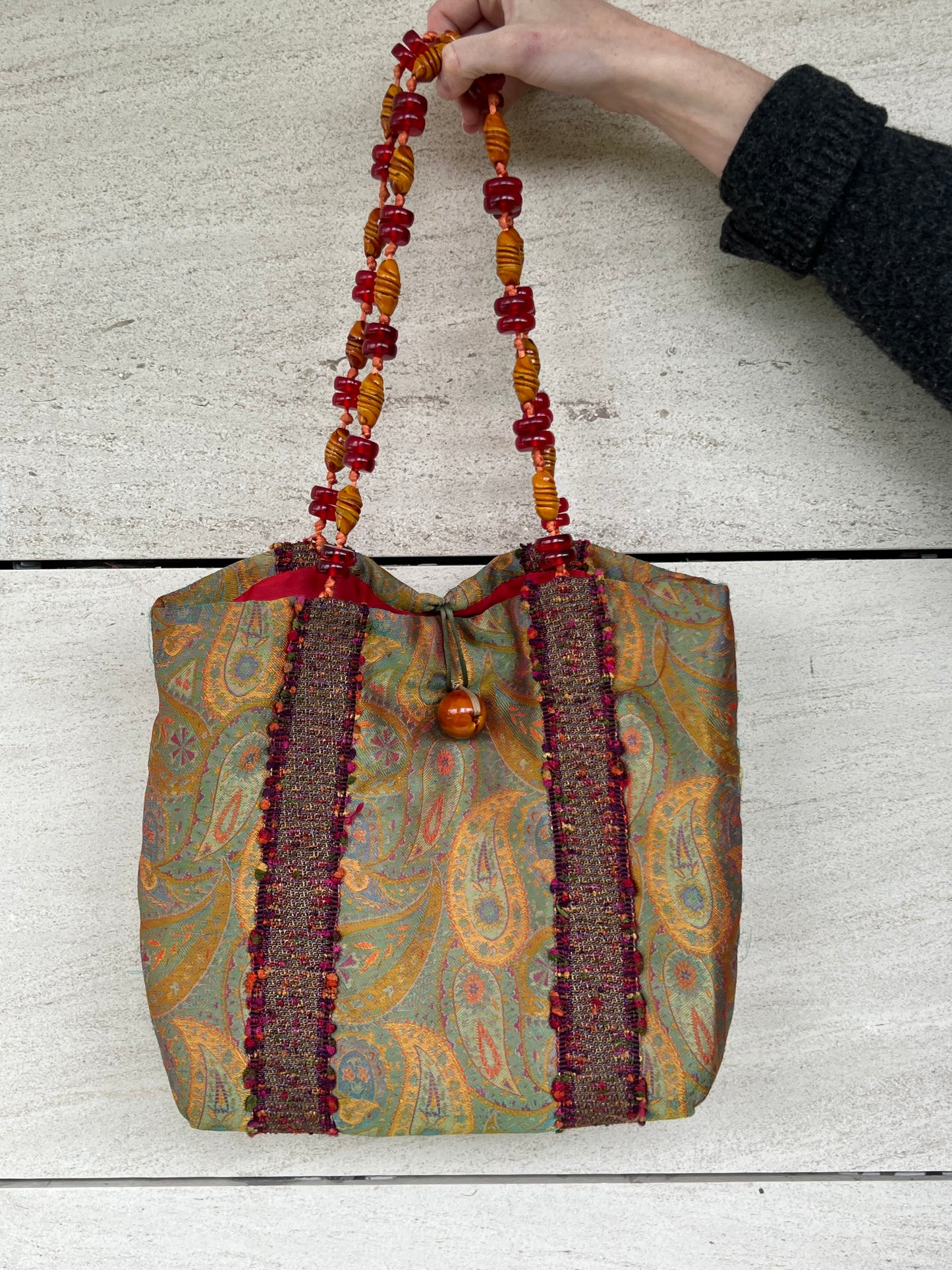 HELENE MENASCHE. Bolso estampado detalle asa