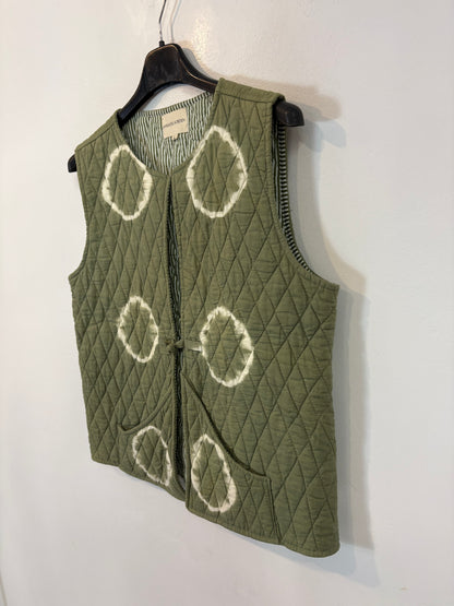 MARÍA DE LA ORDEN. Chaleco acolchado verde