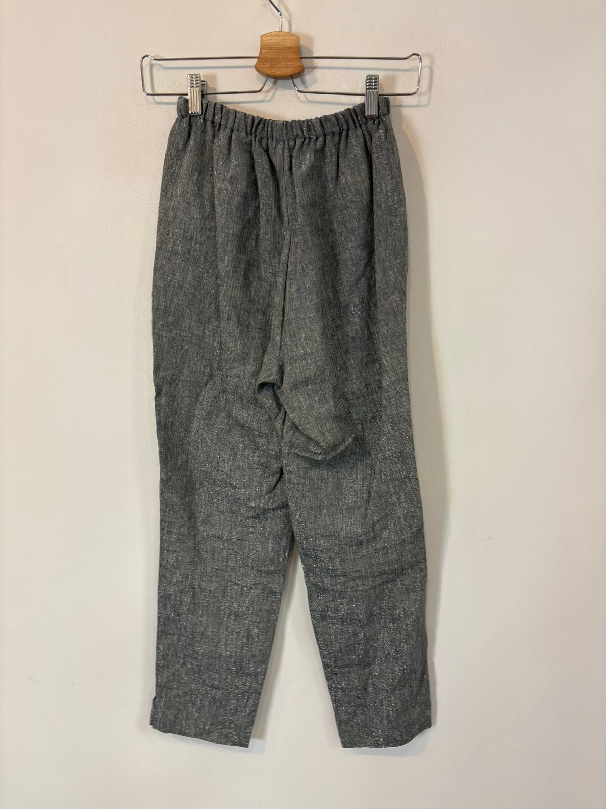MAKSU. Total look fluido hilos brillo