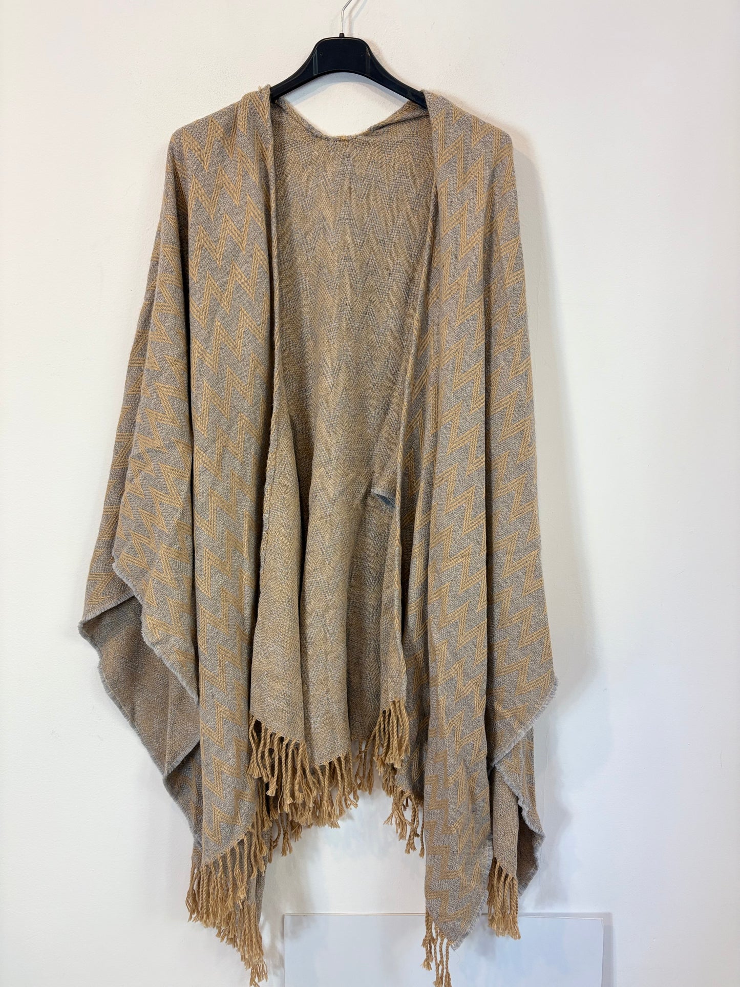 TEXALPACA. Zig zar alpaca cape. YOU