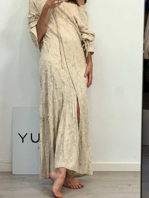 H&M. Vestido midi con seda
