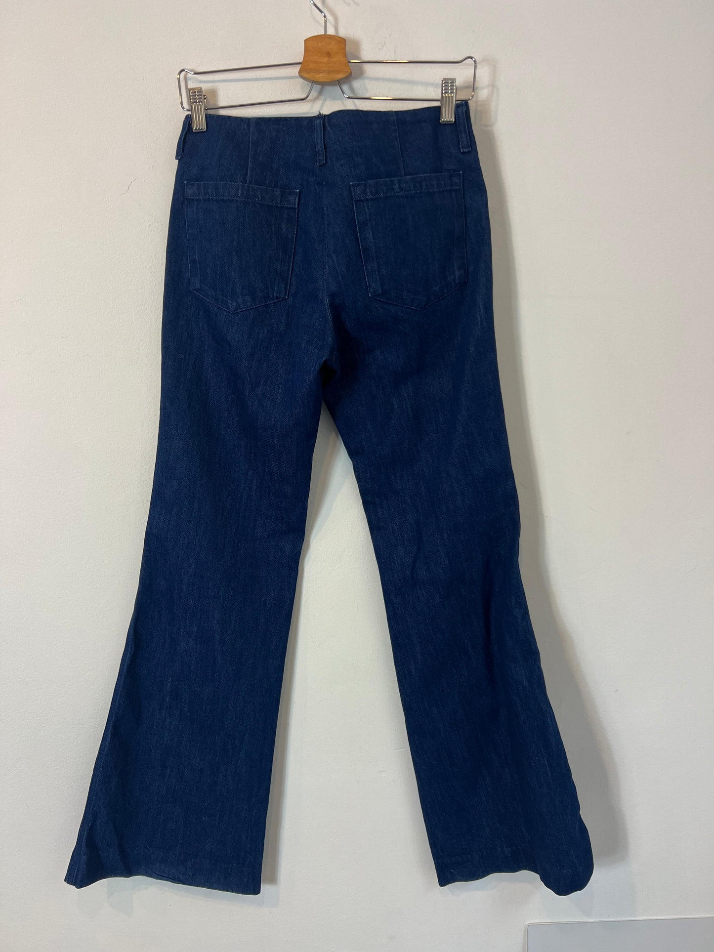 ZARA. Denim azul oscuro acampanado. T 34(s)