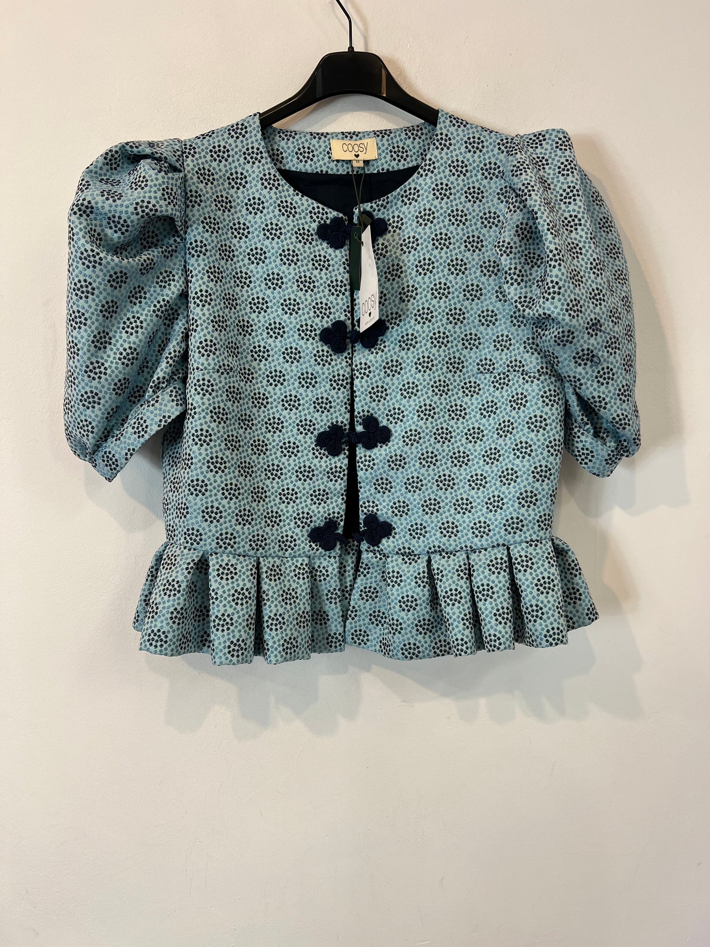 COOSY. Chaqueta azul bordada T.m