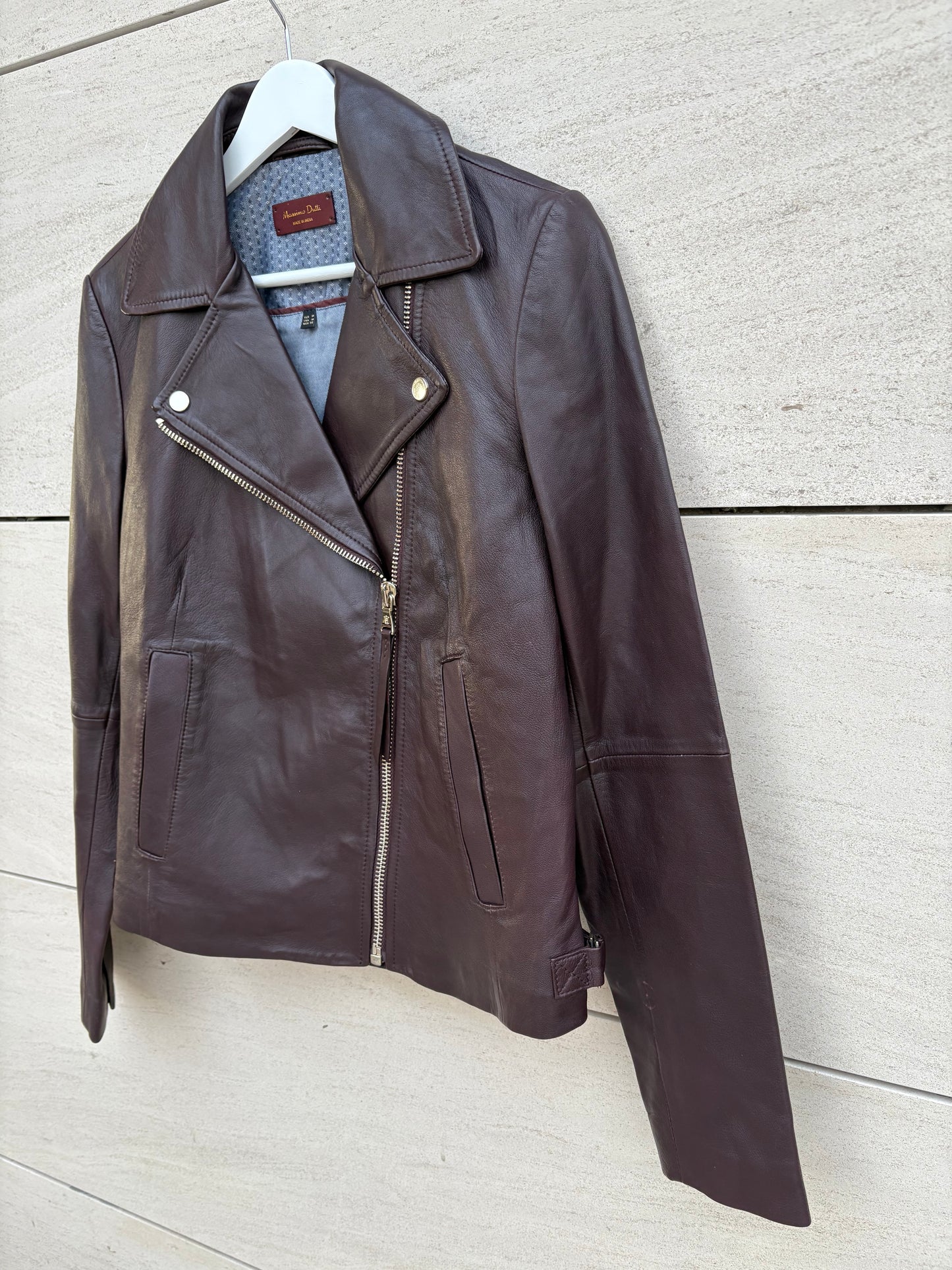 MASSIMO DUTTI. Cazadora burdeos piel