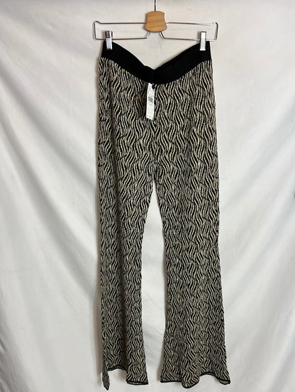 MANGO. Total look Chaqueta y pantalón fluidos hilos brillo. TXL