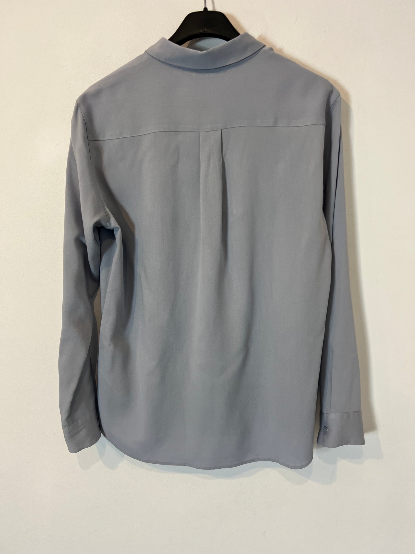 UNIQLO. Blusa fluida azul claro T XS