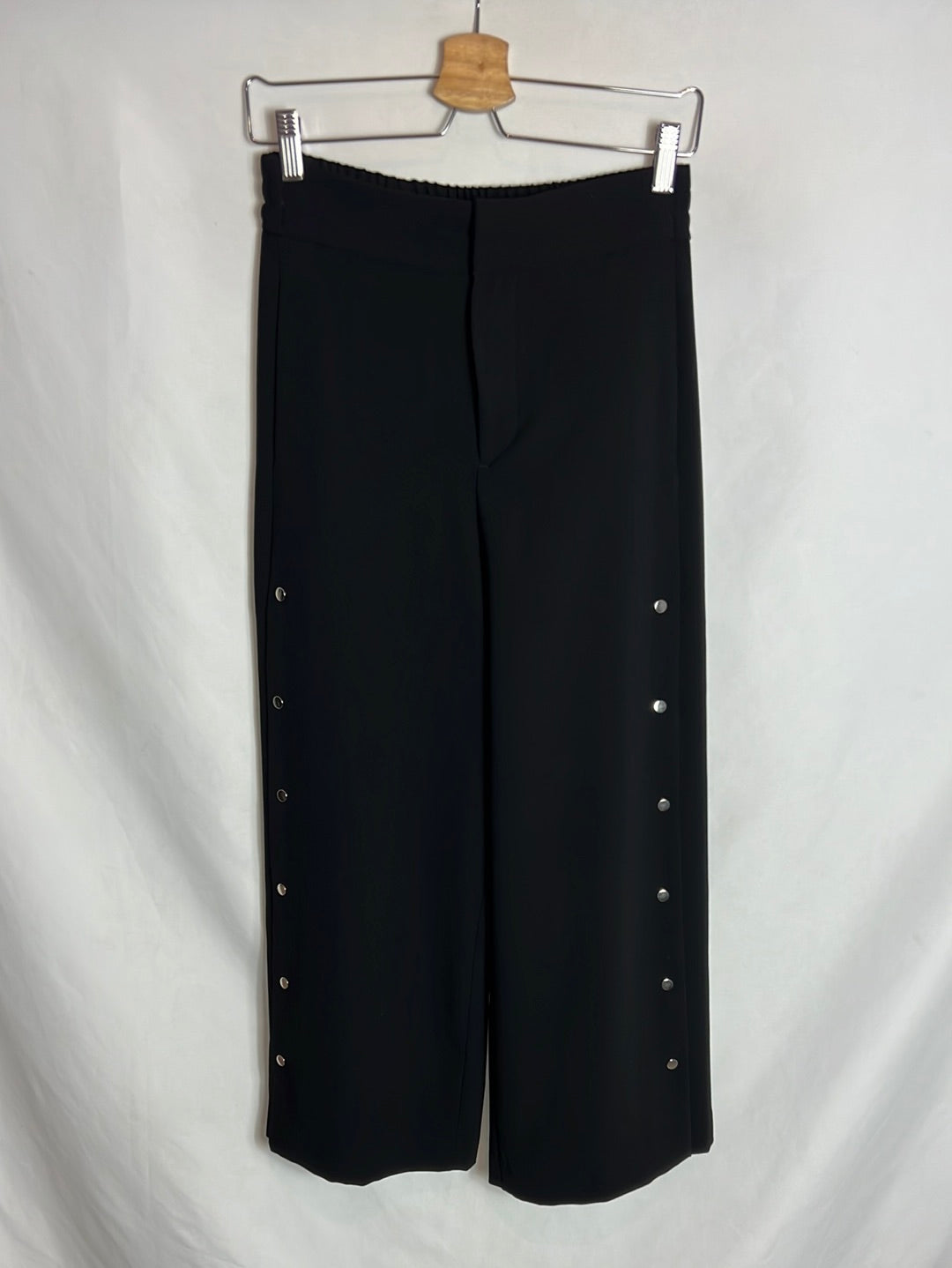 ZARA. Black culottes with side buttons, size 38
