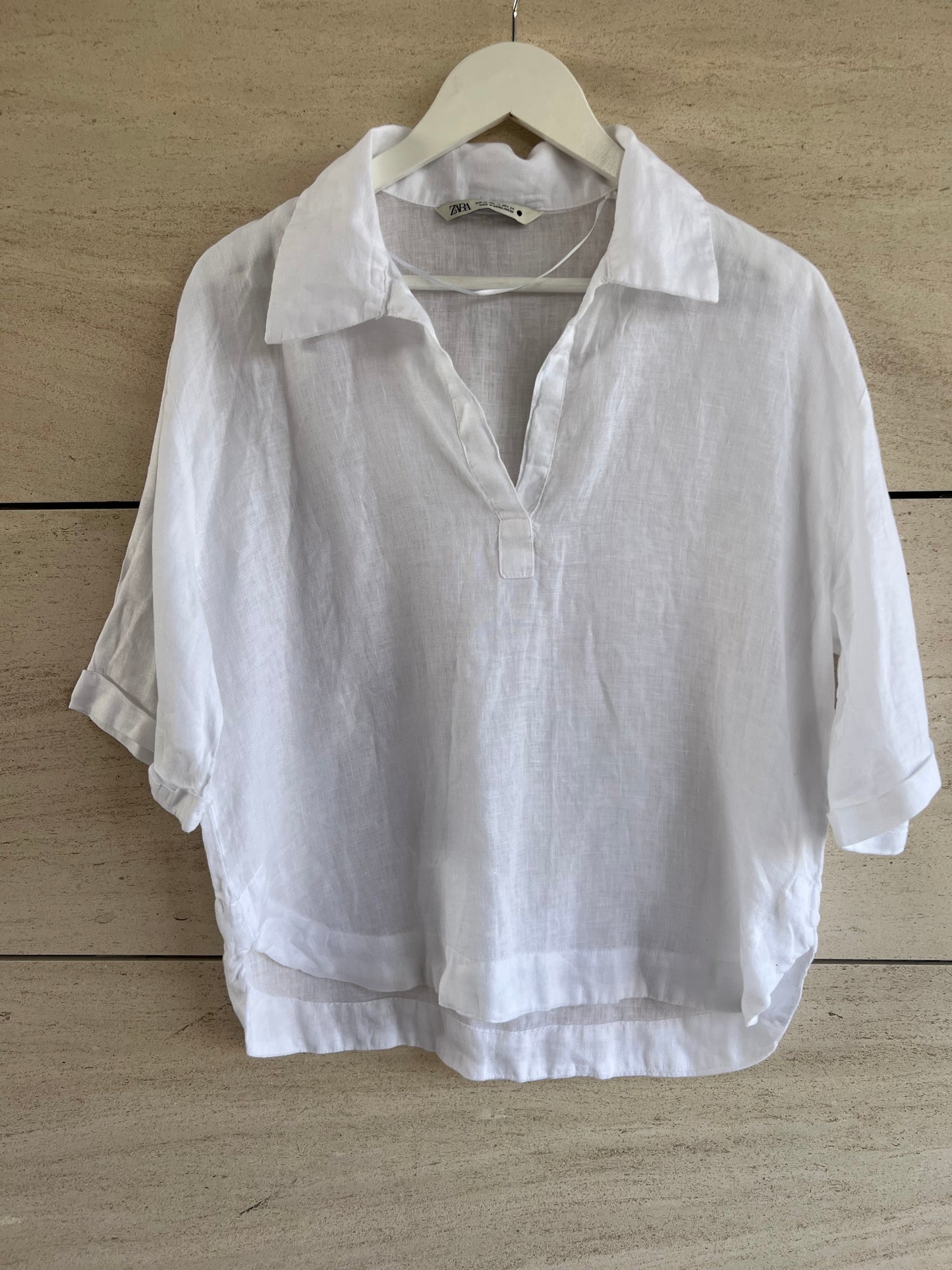 ZARA. Flowy white blouse T.xs