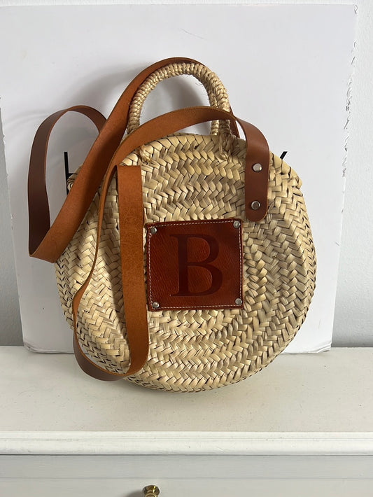 OTRAS. Bolso mimbre incial en piel