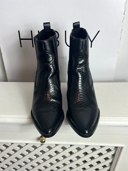 PARFOIS. Botines negros piel efecto animal print. T 38