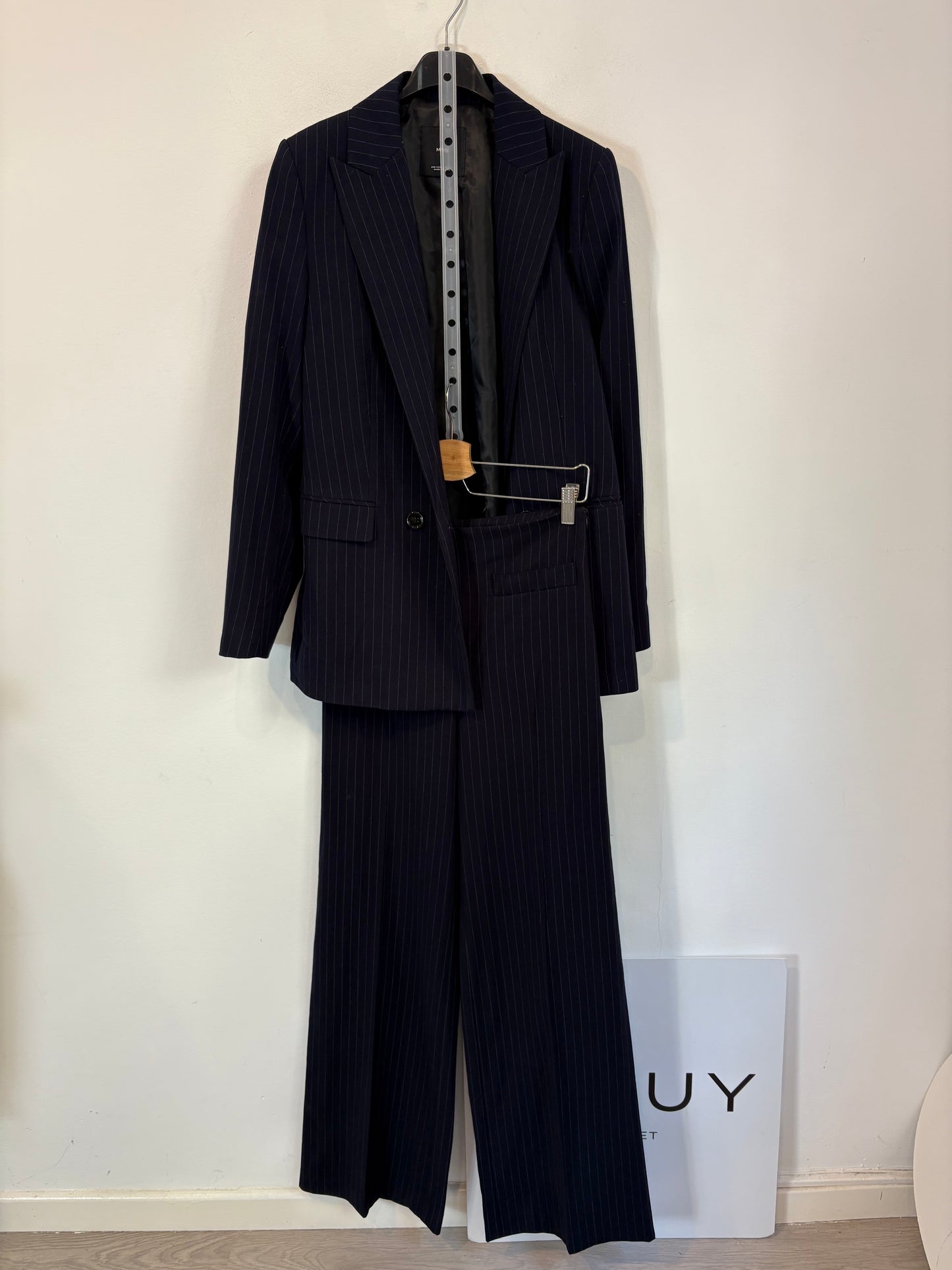 MANGO. Traje de chaqueta fluido rayas