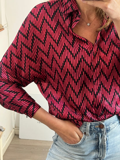 MANGO. Blusa estampado retro rosa y negro. T XS