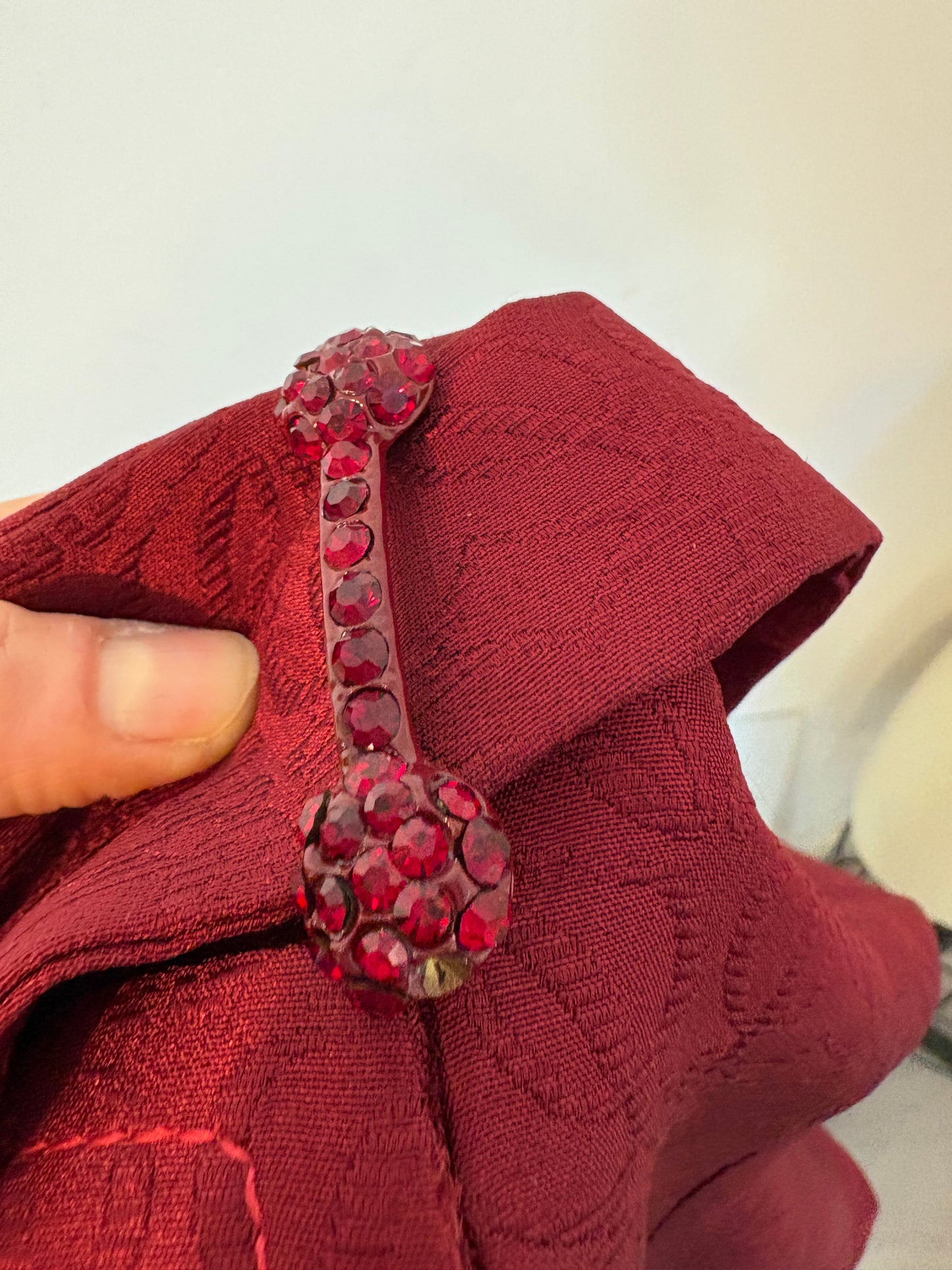 LOEWE. Pantalón pinzas burdeos anagrama