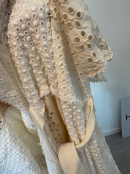 ZARA STUDIO. Vestido midi troquelado bolsillos