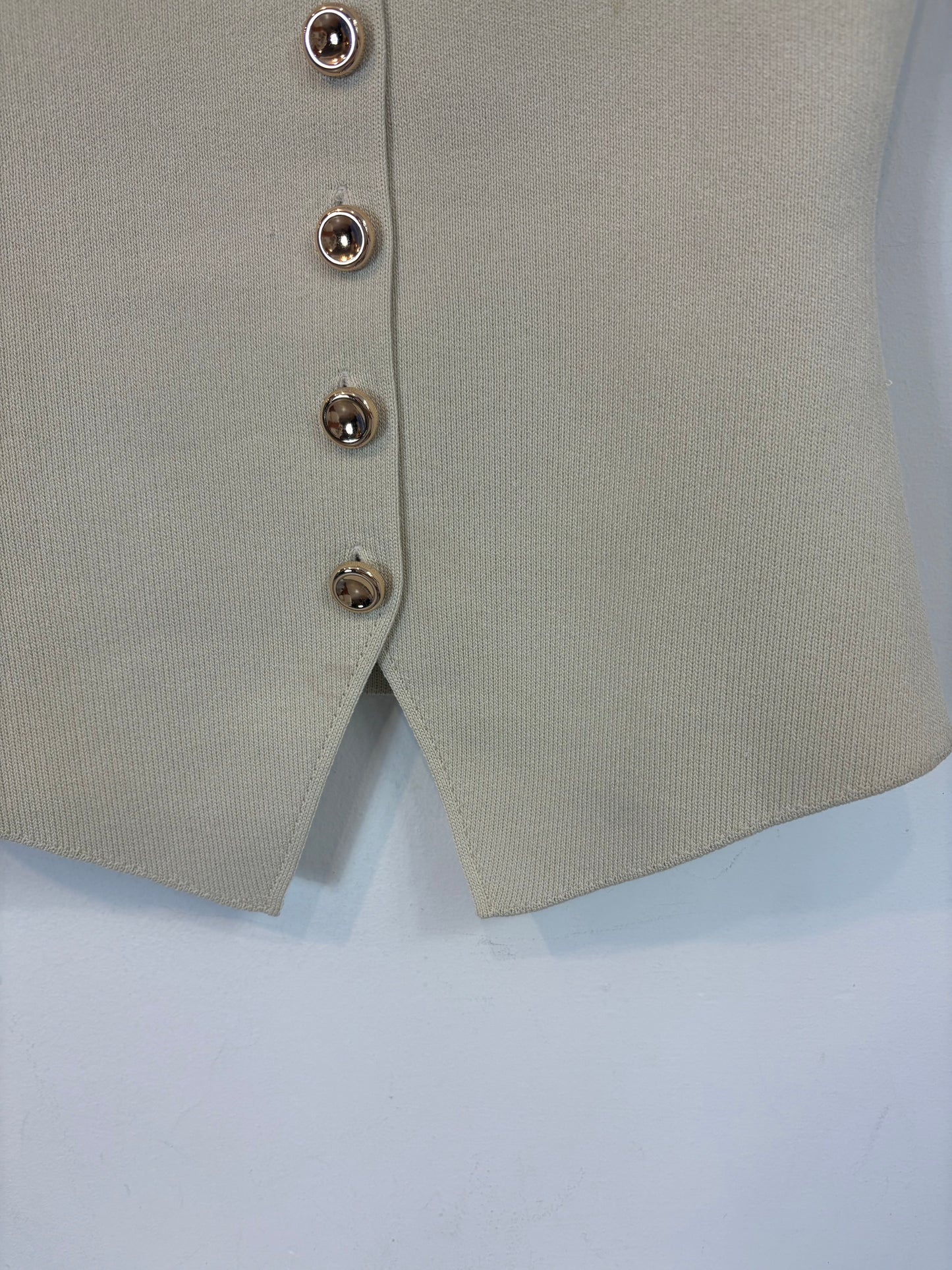ZARA. Beige buttoned vest. TS (tara)