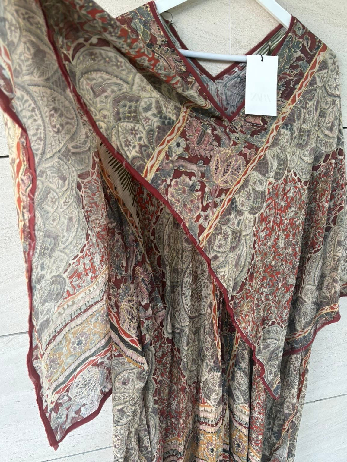 ZARA. Vestido estampado estilo kaftán