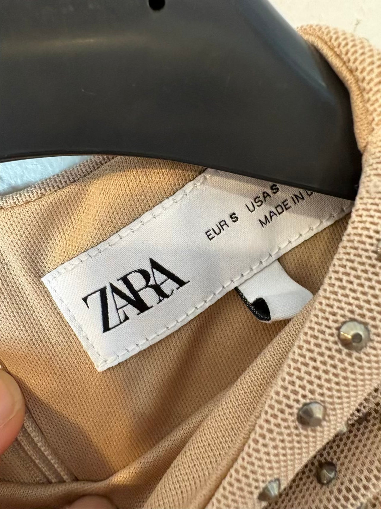 ZARA. Vestido fruncidos y tachuelas mini