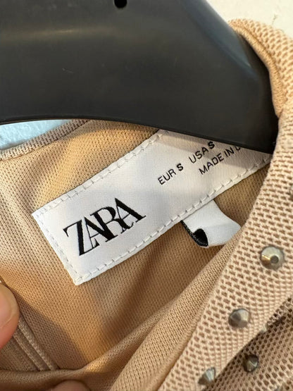 ZARA. Vestido fruncidos y tachuelas mini